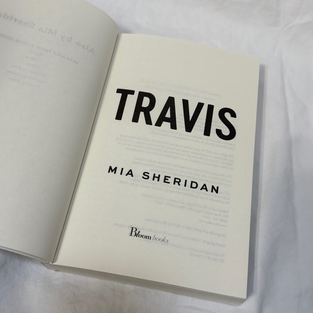 “Travis” Pelion Lake Book #2 - Paperback Romance Novel by Mia Sheridan - Picture 4 of 10